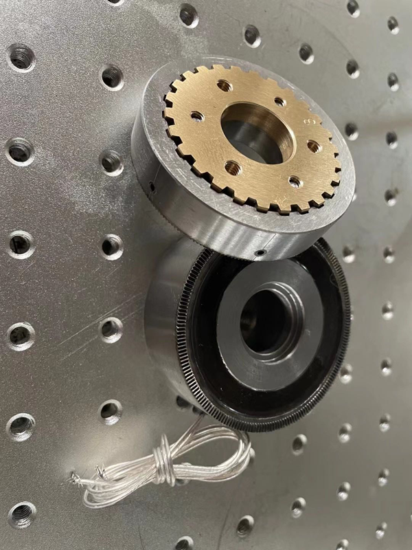 電磁制動(dòng)器廠家分析一種滾柱式超越離合器的制作方法